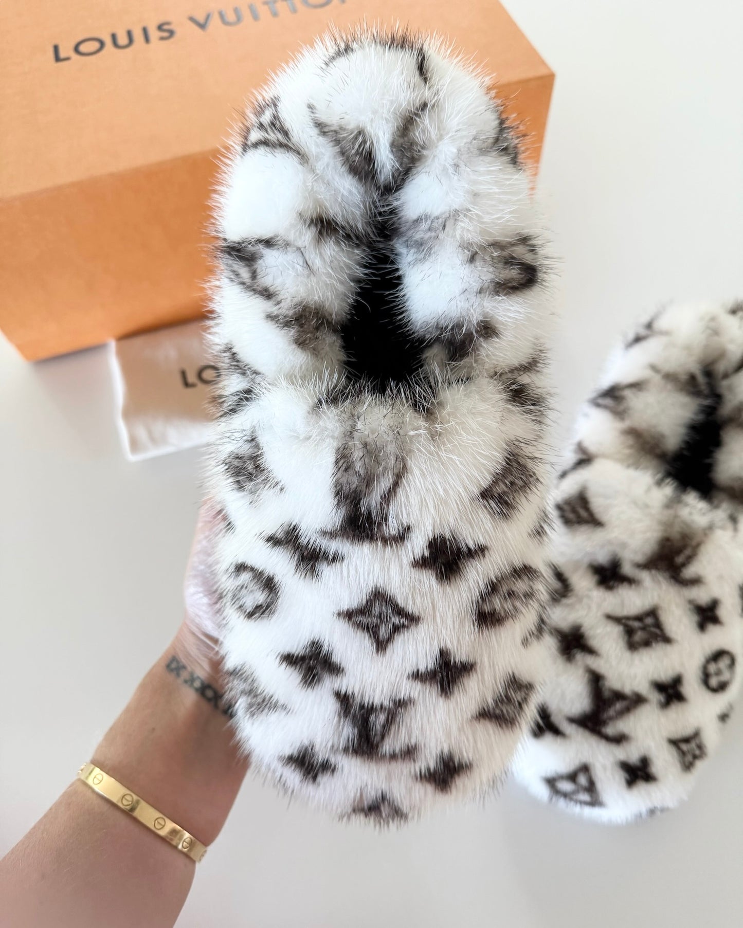 Louis Vuitton Mink Slippers Size 37