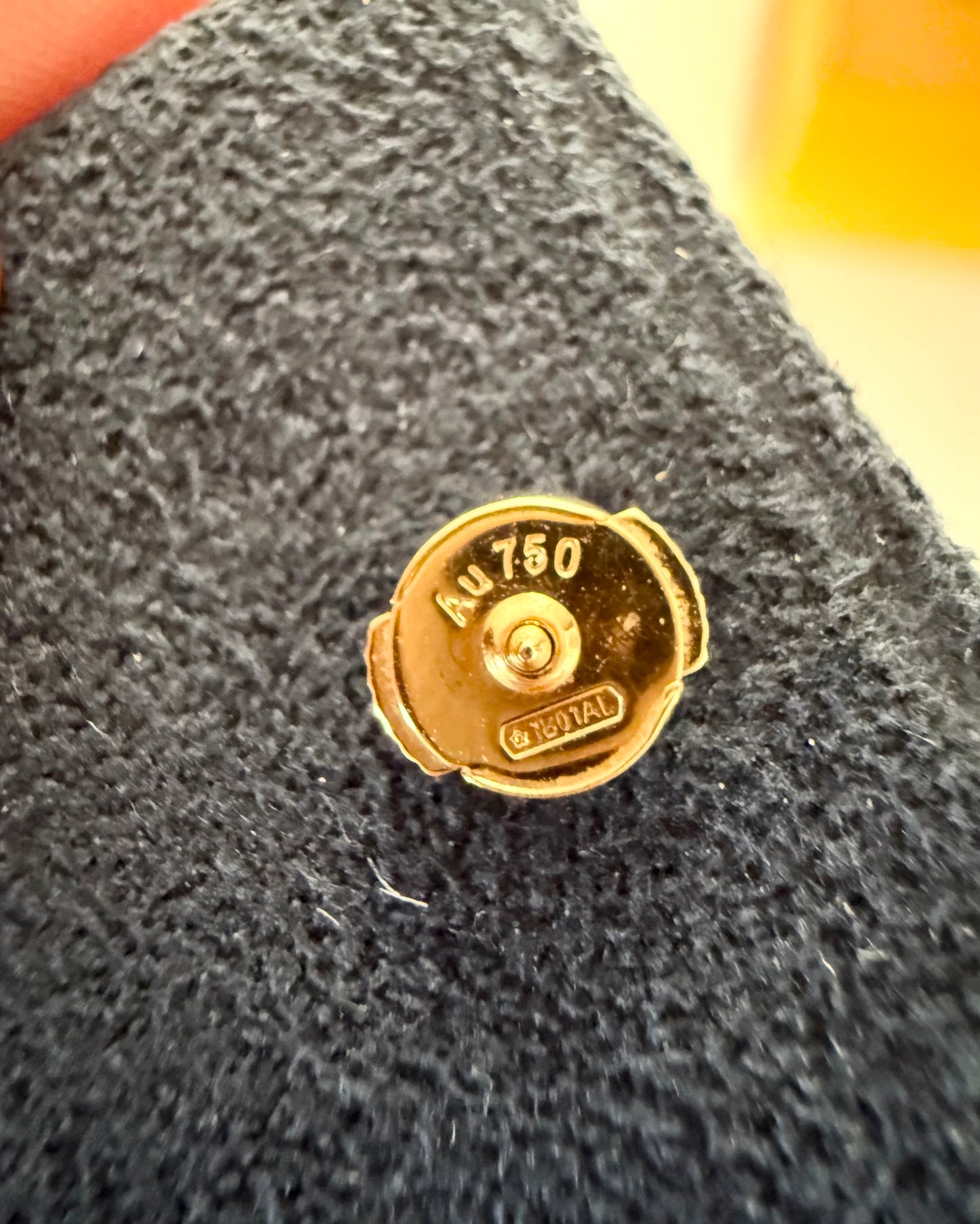 Louis Vuitton 18K Idylle Blossom Ear Stud, Yellow Gold And Diamond