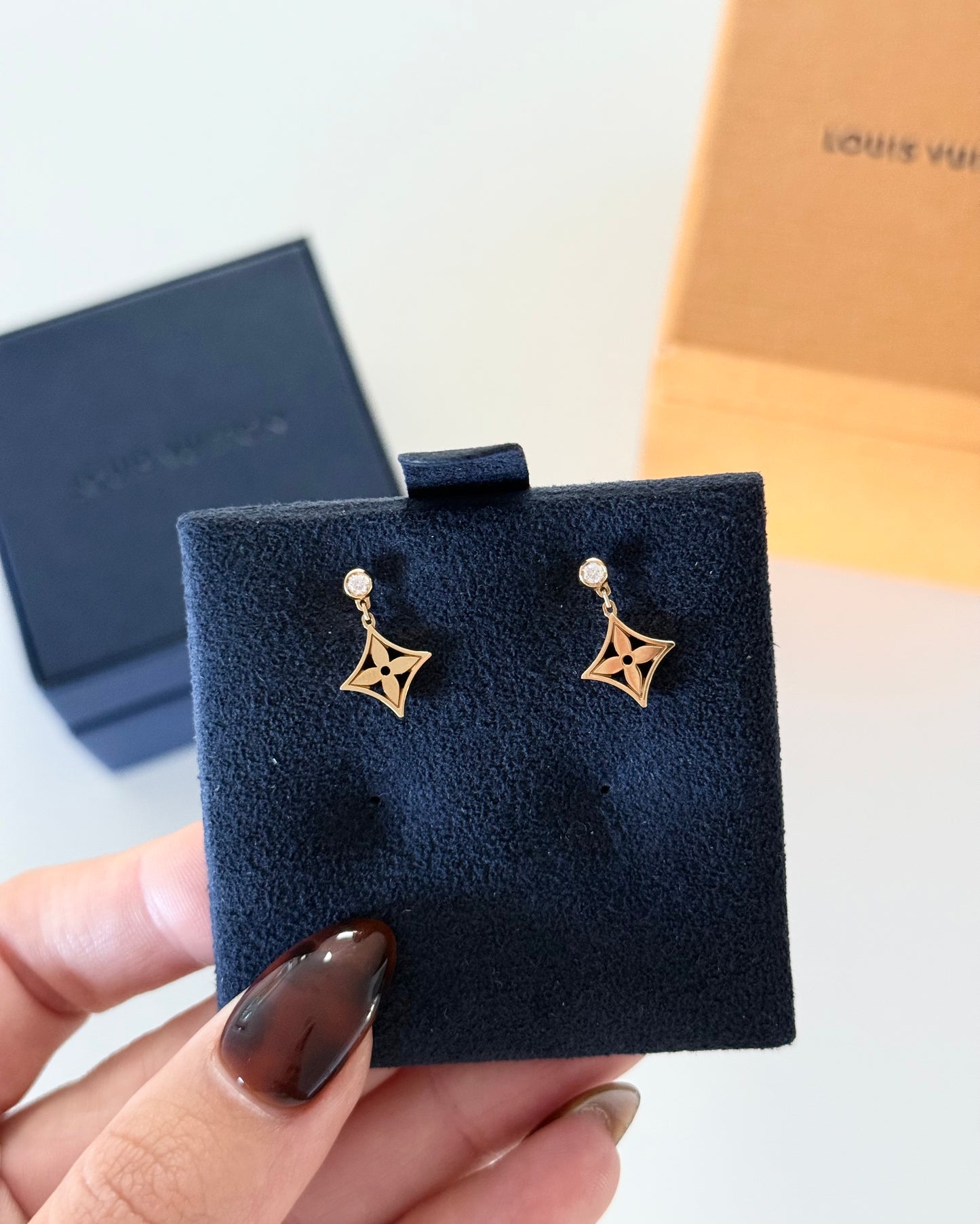 Louis Vuitton 18K Idylle Blossom Ear Stud, Yellow Gold And Diamond