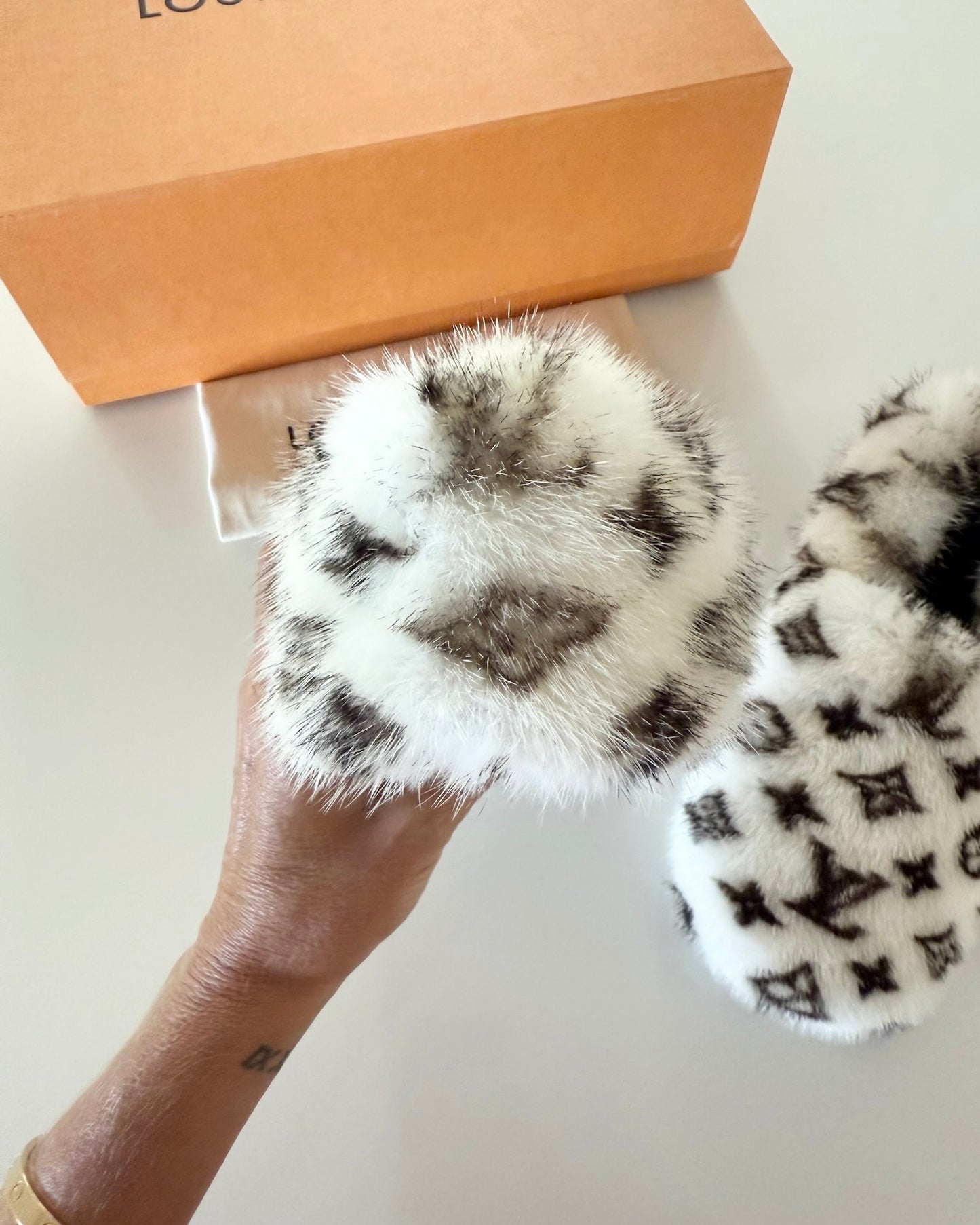 Louis Vuitton Mink Slippers Size 37
