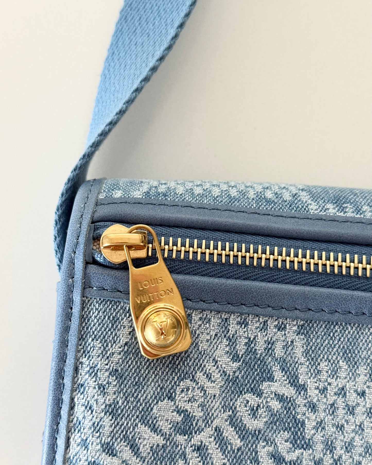 Louis Vuitton Damier Denim 3D Bosphore Wearable Wallet