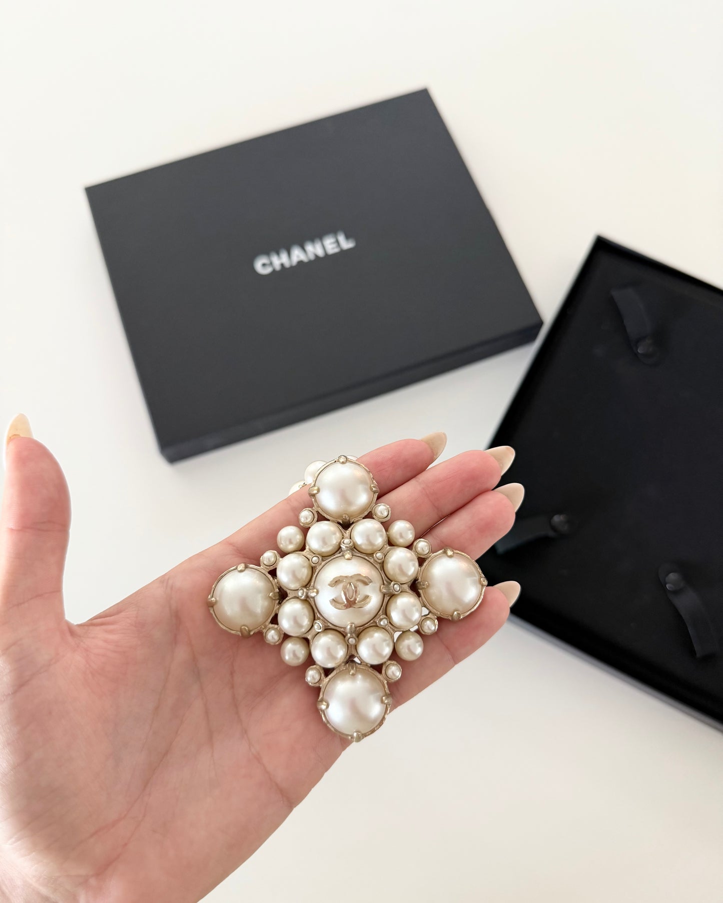 Chanel RARE Gold Metal Glass Pearl Medallion Necklace