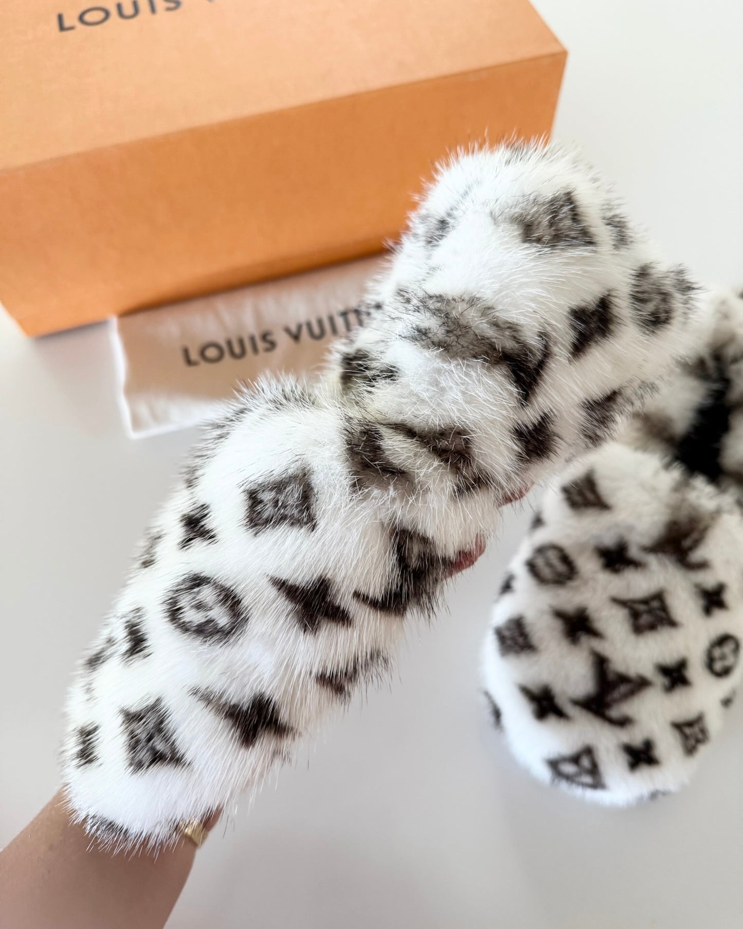 Louis Vuitton Mink Slippers Size 37