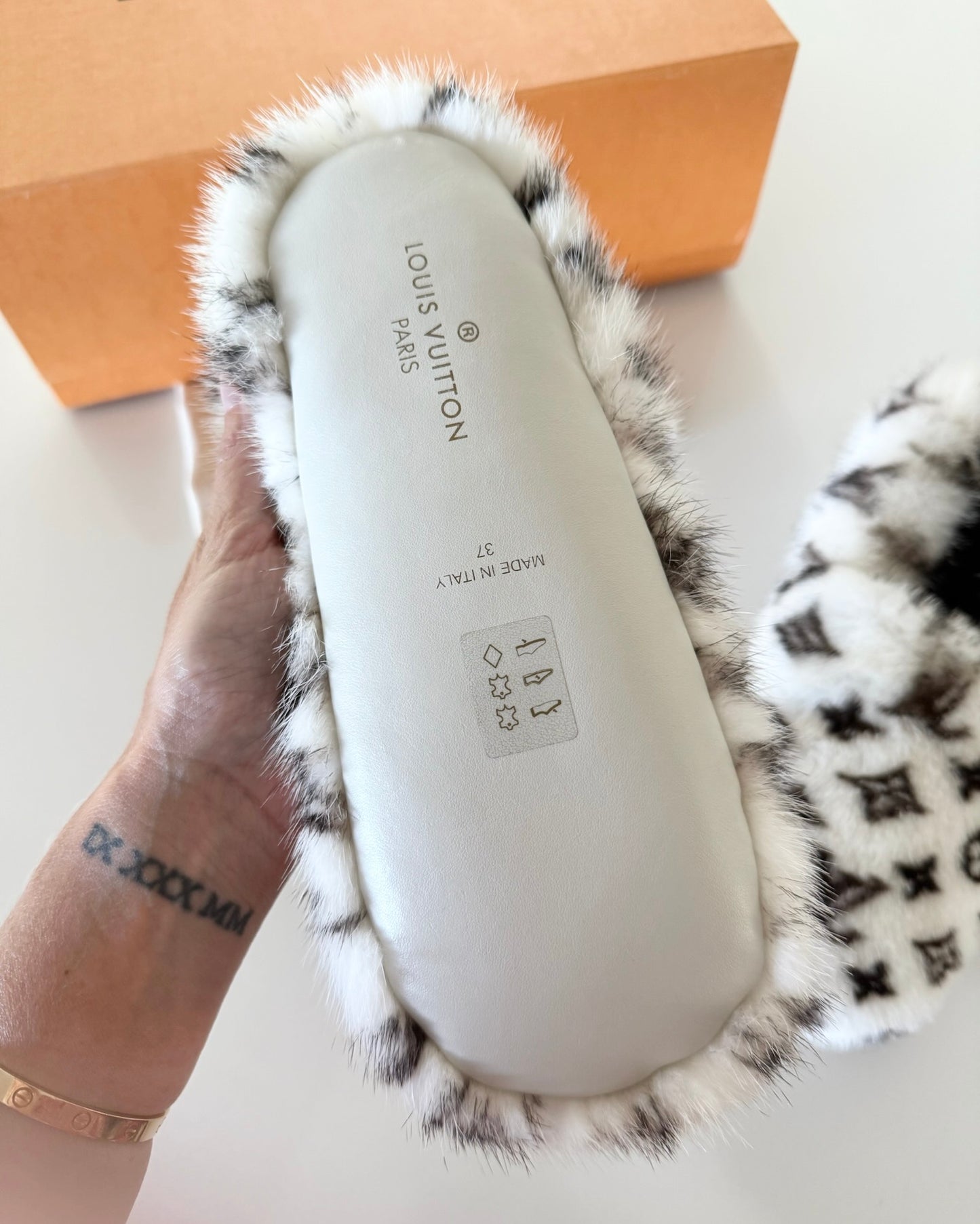 Louis Vuitton Mink Slippers Size 37
