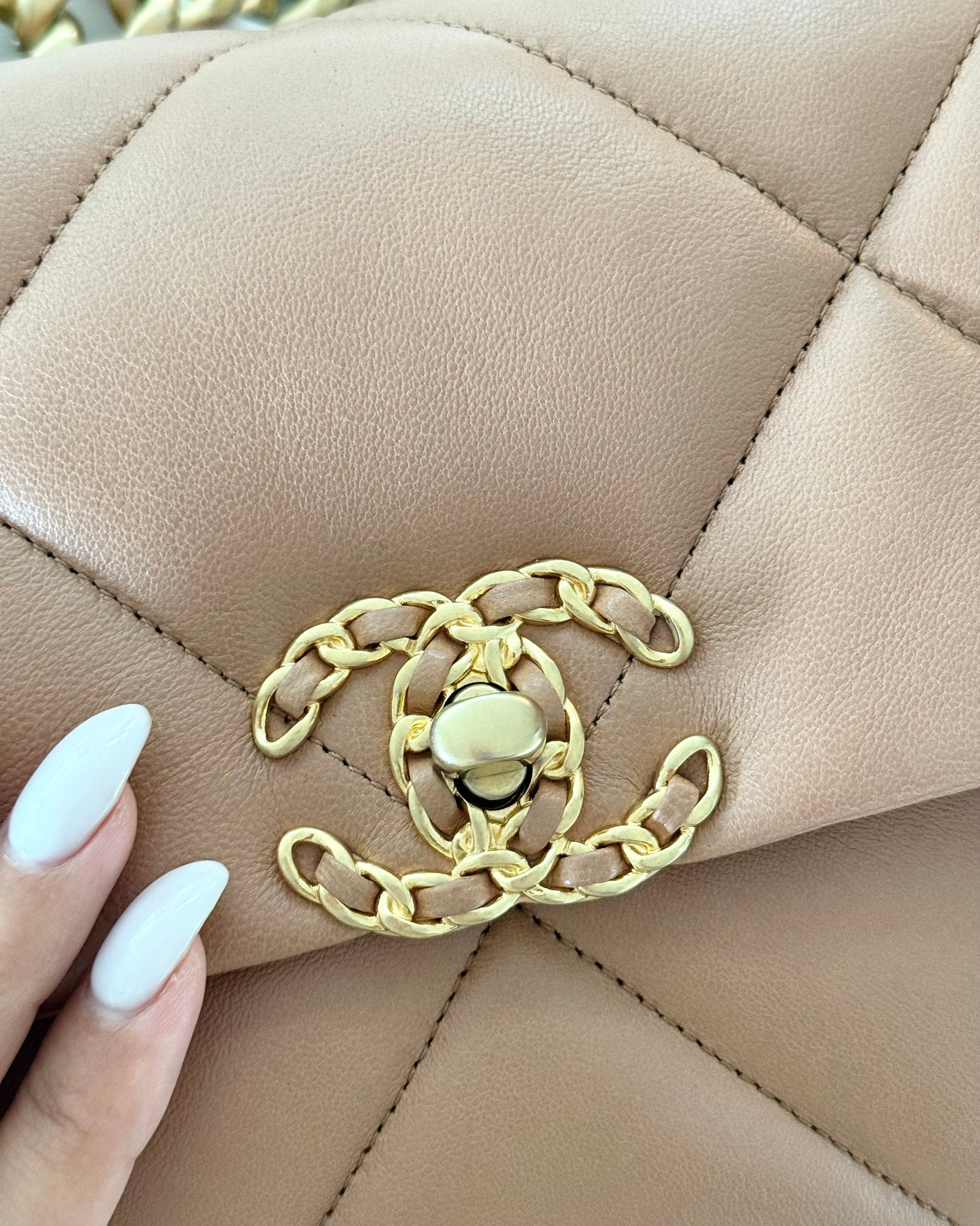 Chanel Carmel Medium 19