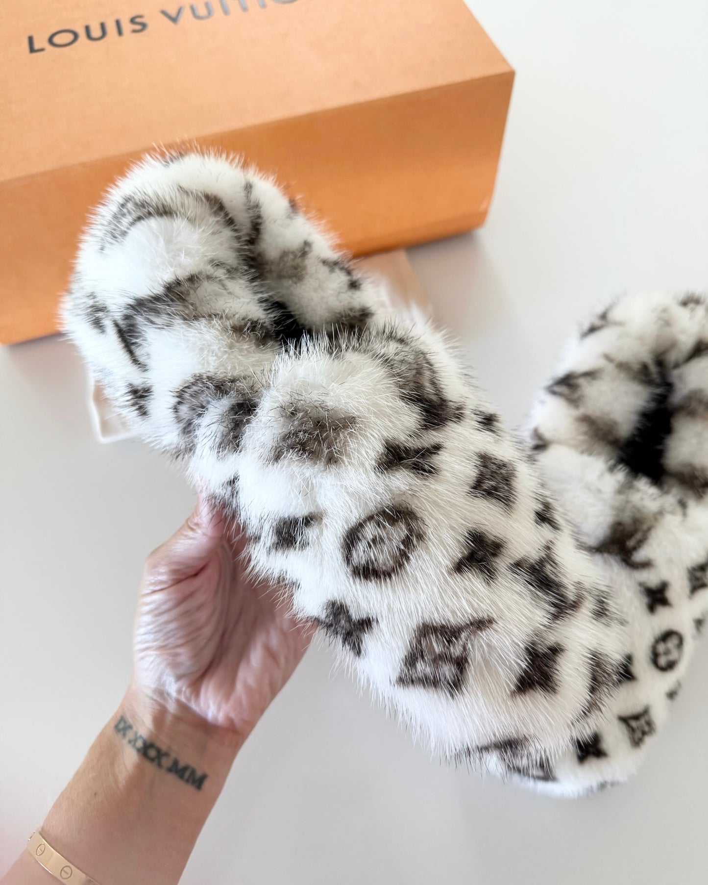 Louis Vuitton Mink Slippers Size 37