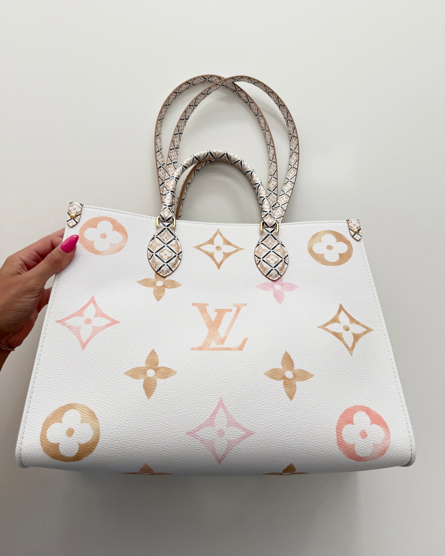Louis Vuitton Limited Edition Canvas By the Pool 2.0 Onthego MM