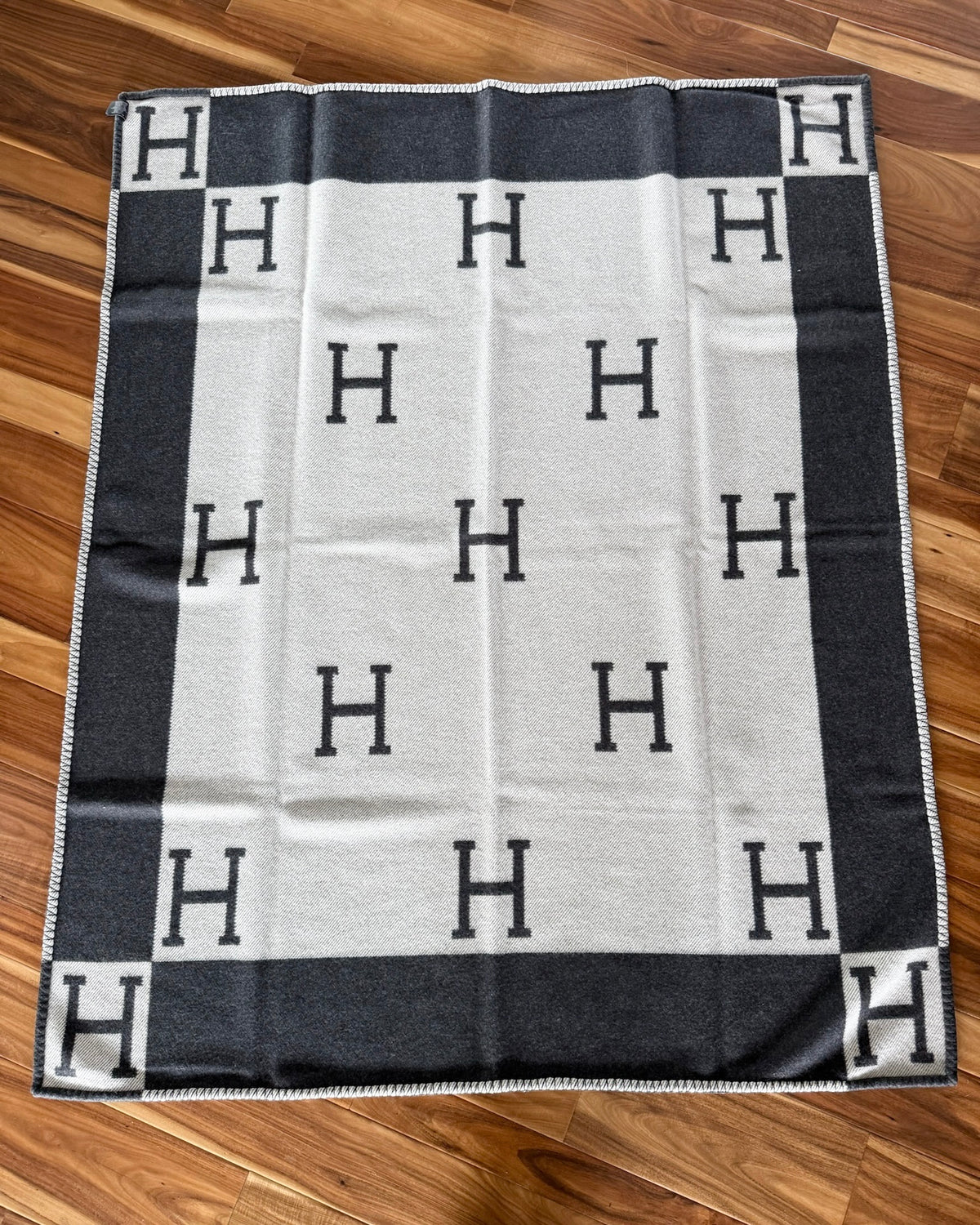 Hermes Grey/Beige Wool and Cashmere Avalon Throw Blanket