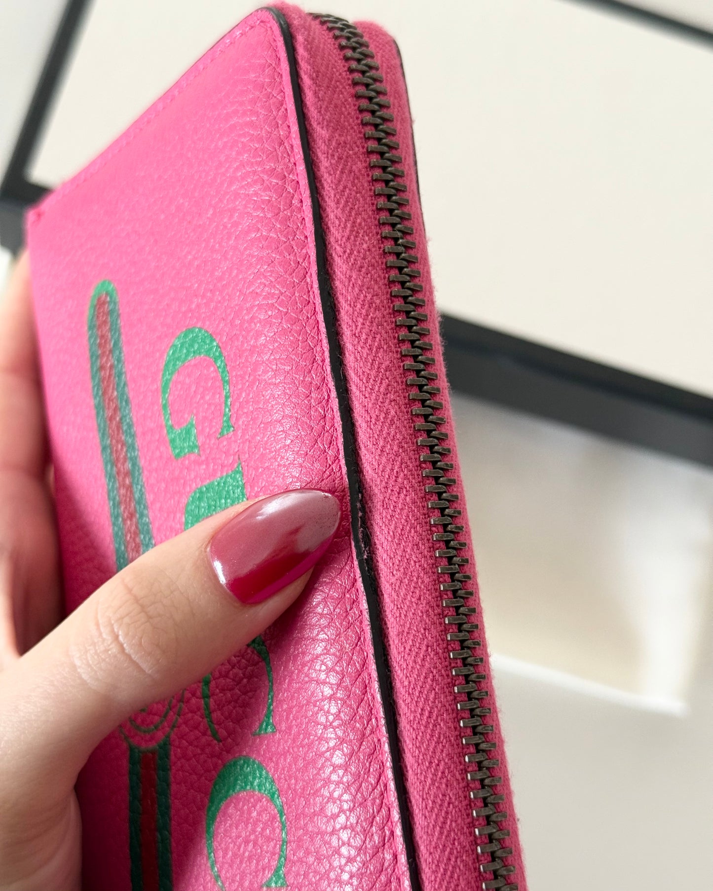 Gucci Pink Leather Logo Print Zip Wallet