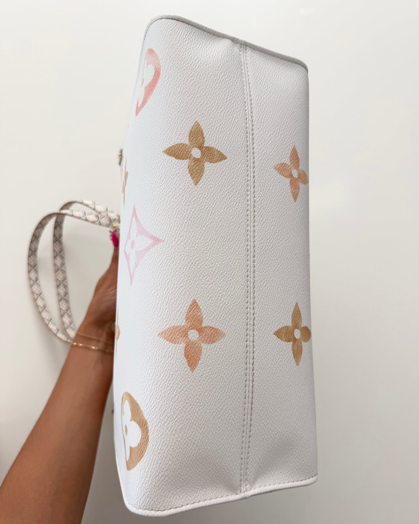 Louis Vuitton Limited Edition Canvas By the Pool 2.0 Onthego MM