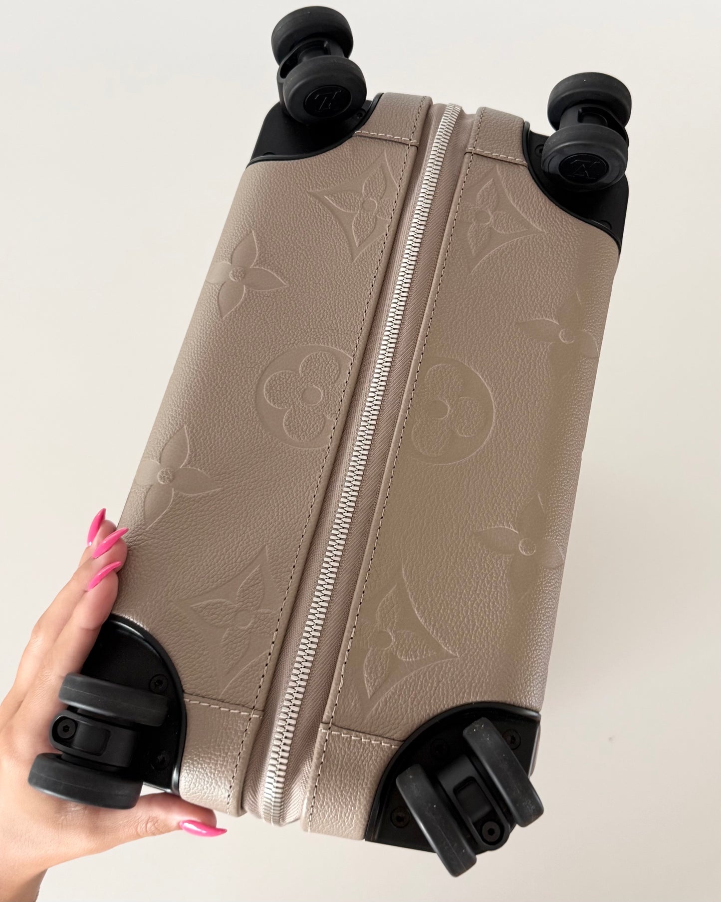 Louis Vuitton Turtledove Empreinte Leather Horizon 55 Carry On Rolling Luggage
