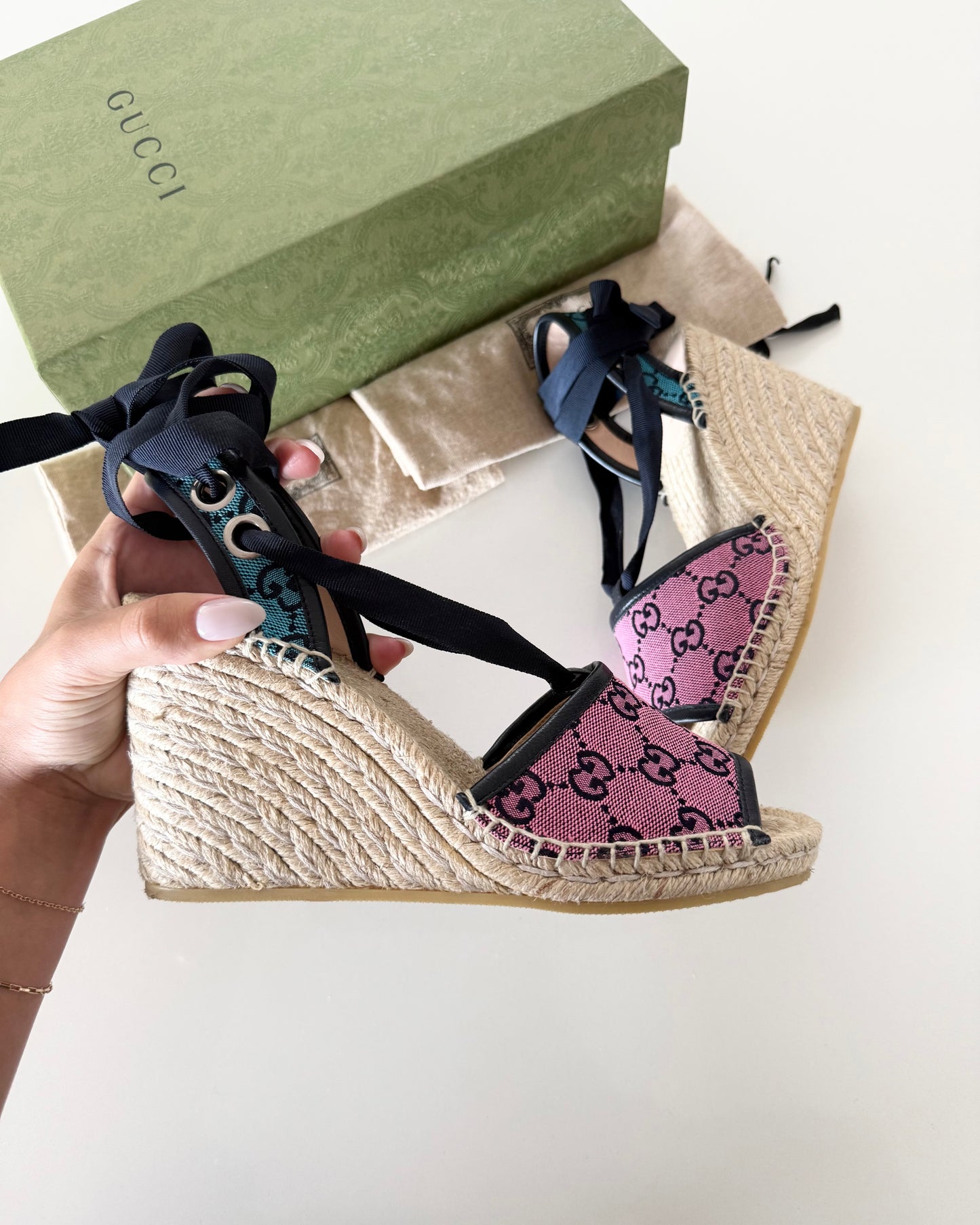 Gucci Pink Canvas Raffia Tie Wedges Size 38.5