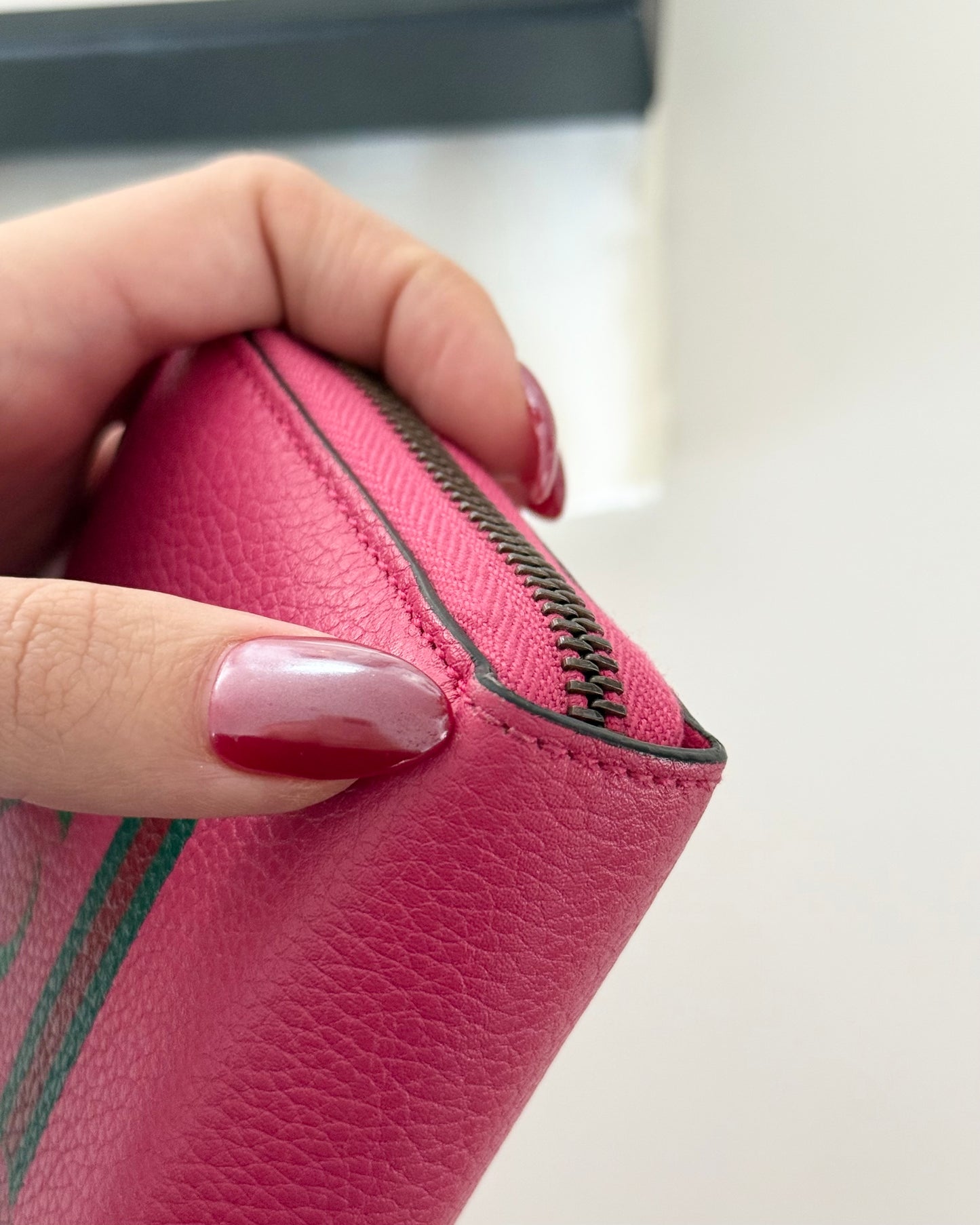 Gucci Pink Leather Logo Print Zip Wallet