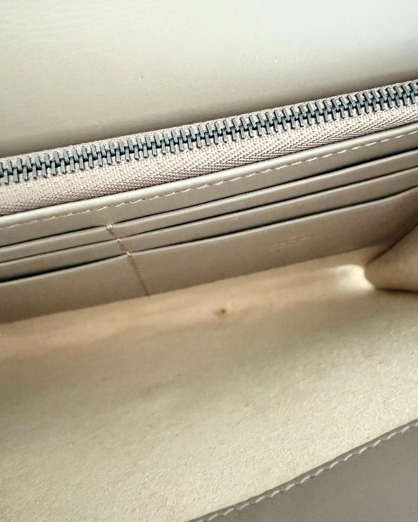 Gucci Limited Edition Dusty Rose and Pearl Logo Mini Marmont Chain Wallet