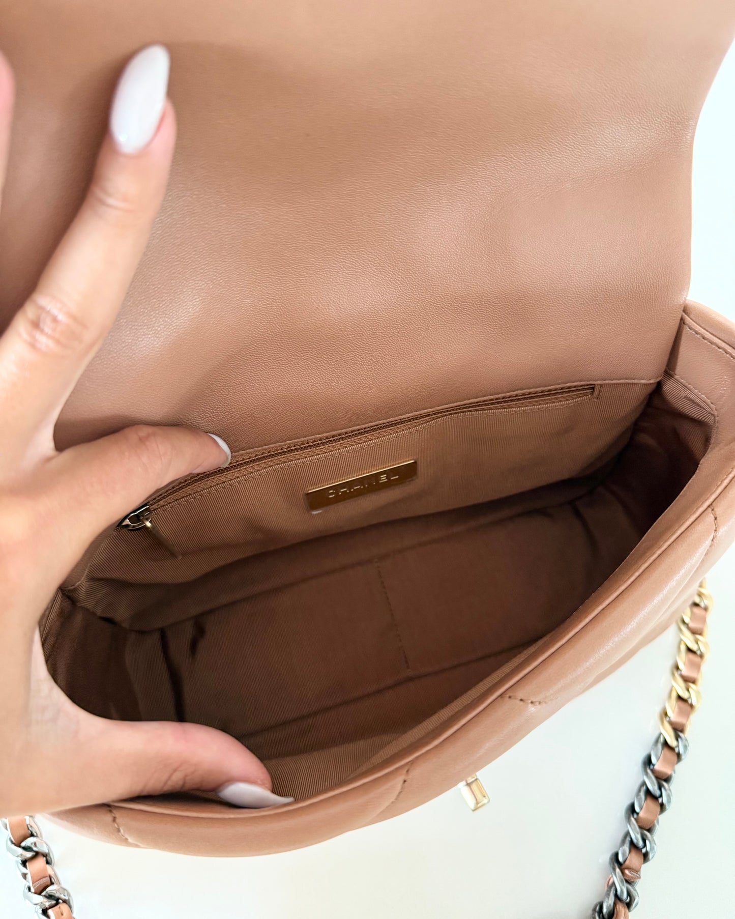 Chanel Carmel Medium 19