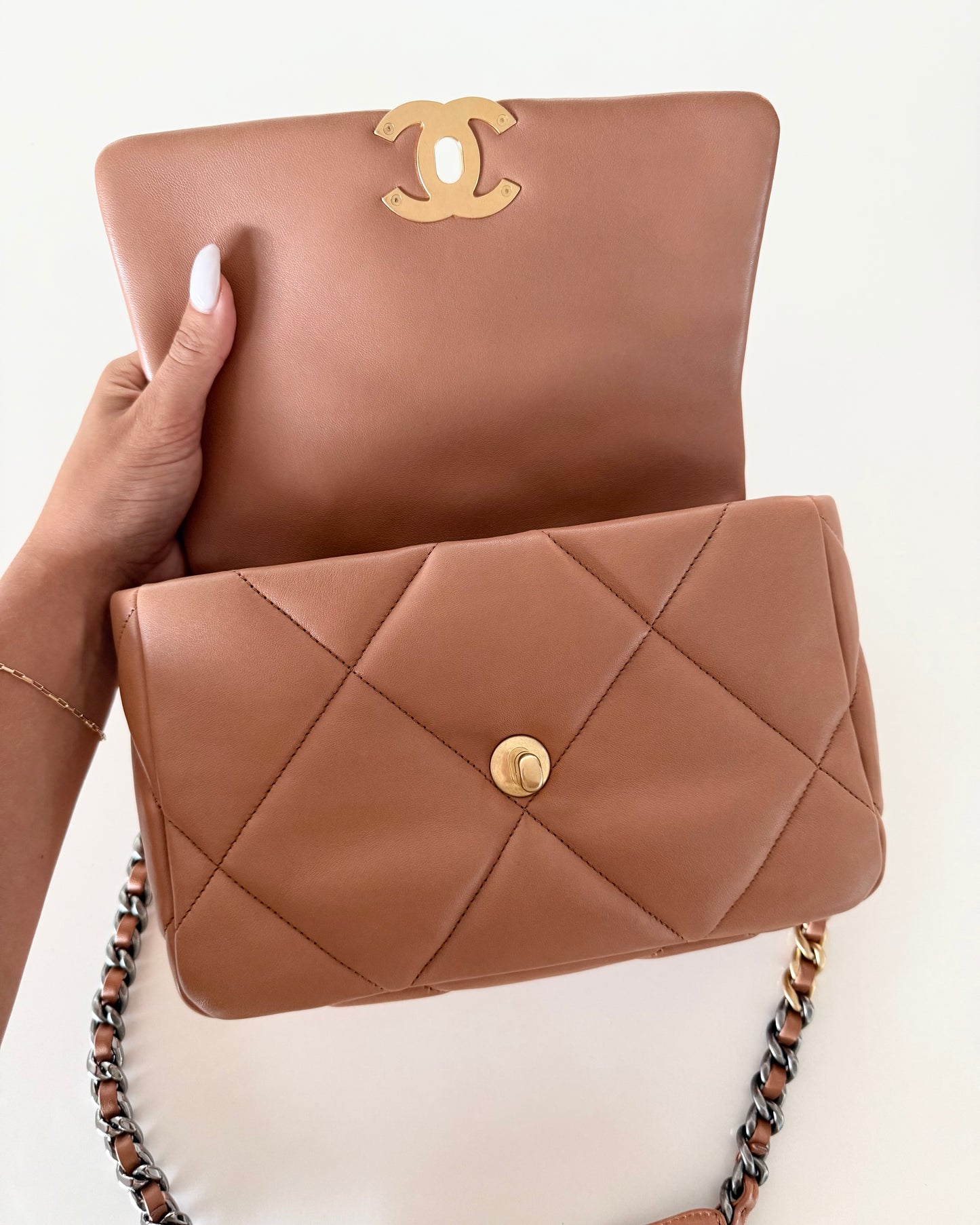 Chanel Carmel Medium 19