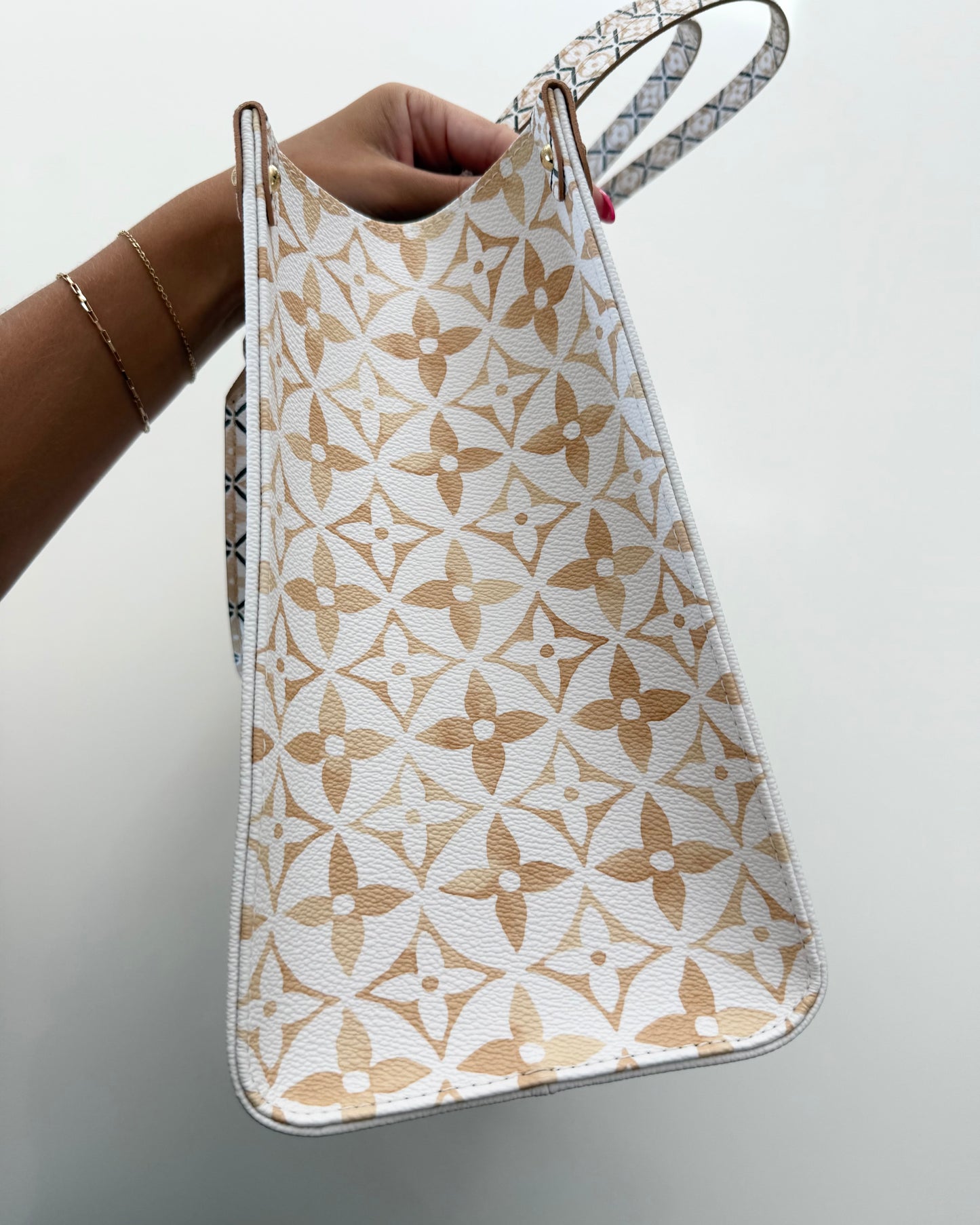 Louis Vuitton Limited Edition Canvas By the Pool 2.0 Onthego MM