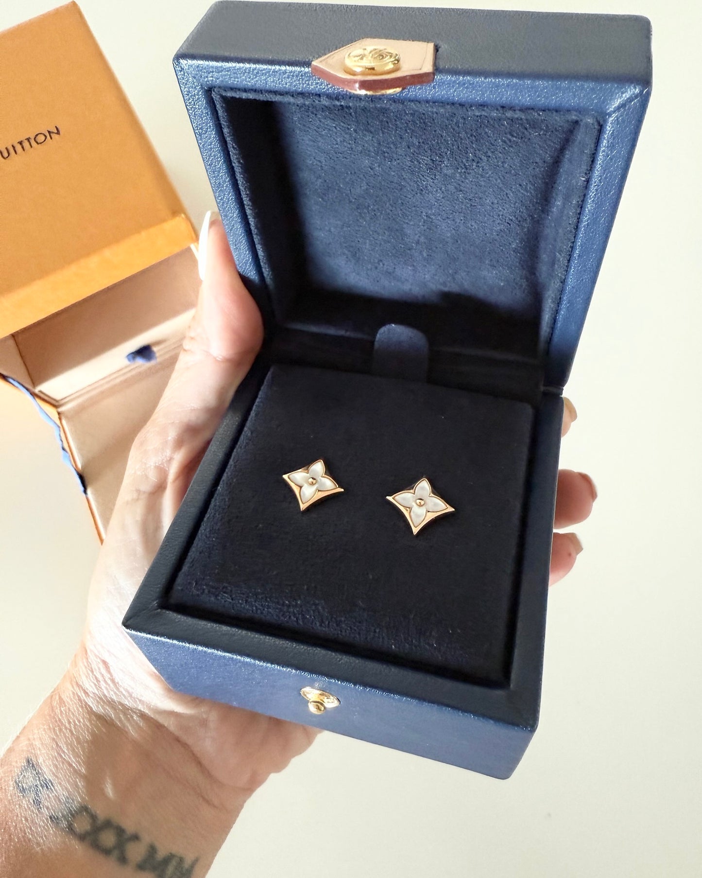 Louis Vuitton Color Blossom BB Star Ear Stud, Pink Gold and White Mother-of-Pearl