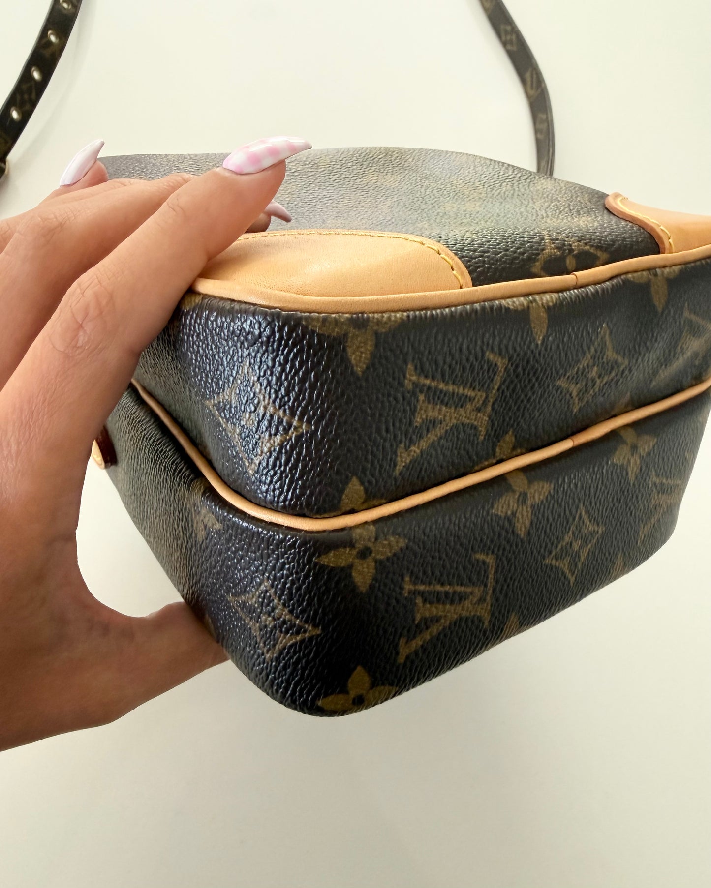 Louis Vuitton Vintage Monogram Amazone Camera bag