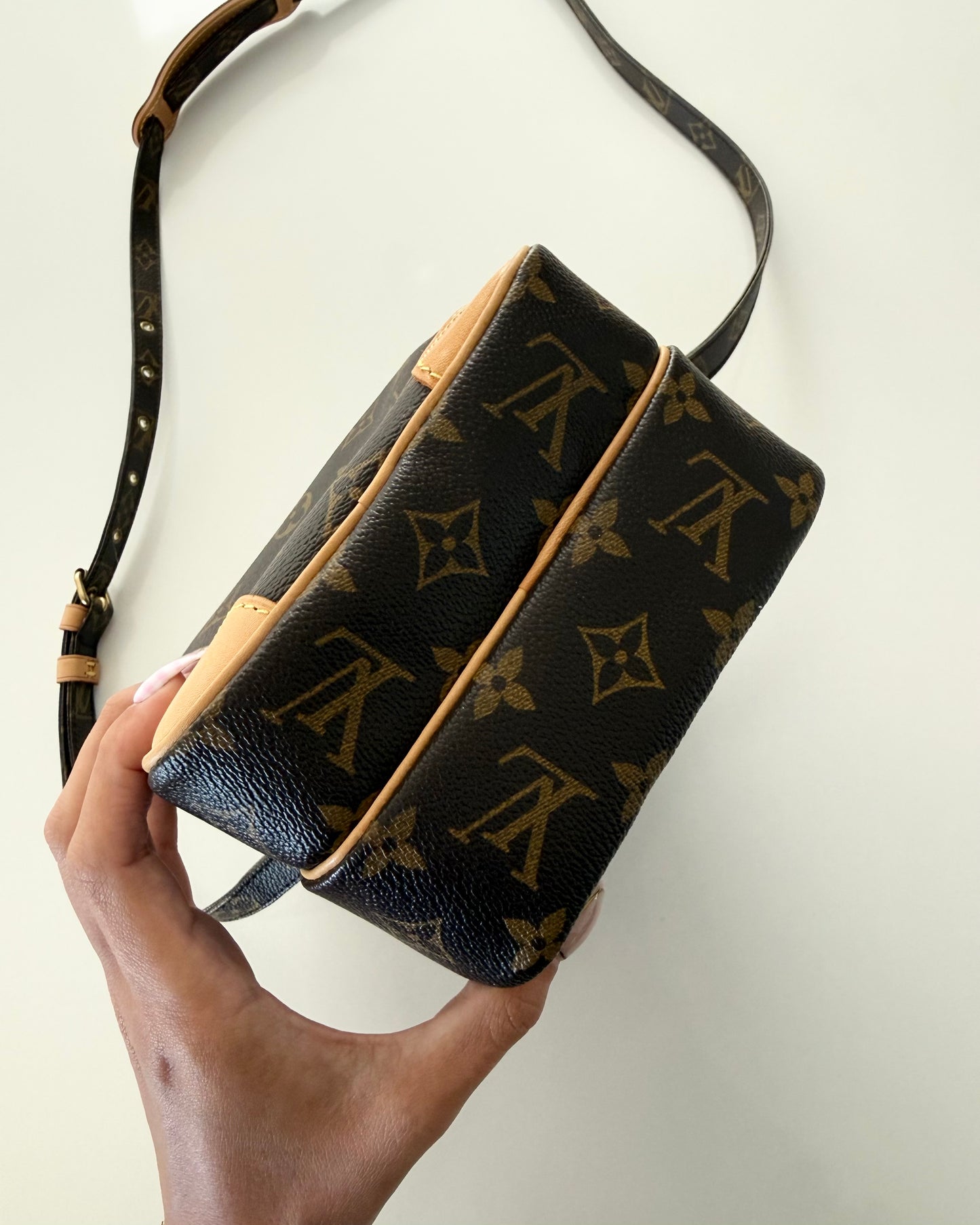 Louis Vuitton Vintage Monogram Amazone Camera bag