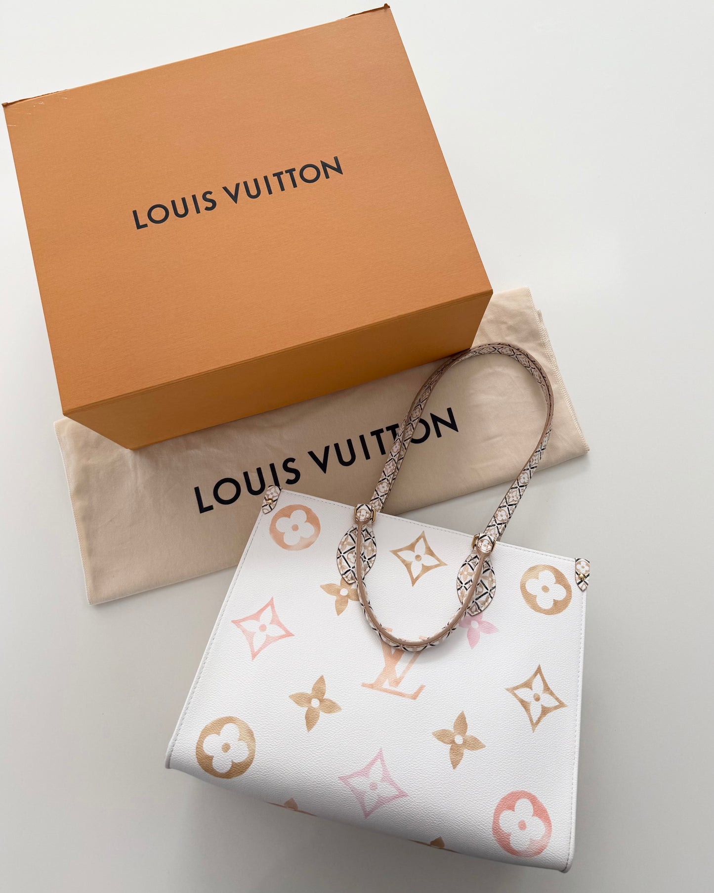 Louis Vuitton Limited Edition Canvas By the Pool 2.0 Onthego MM