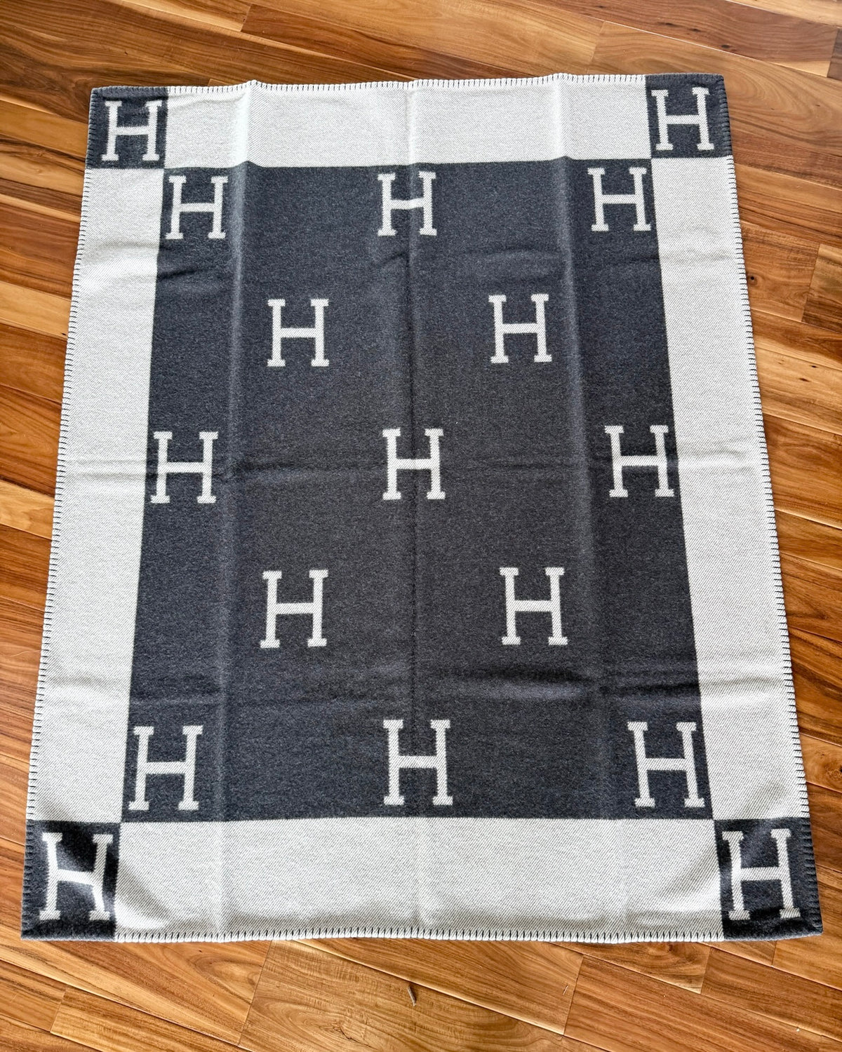 Hermes Grey/Beige Wool and Cashmere Avalon Throw Blanket